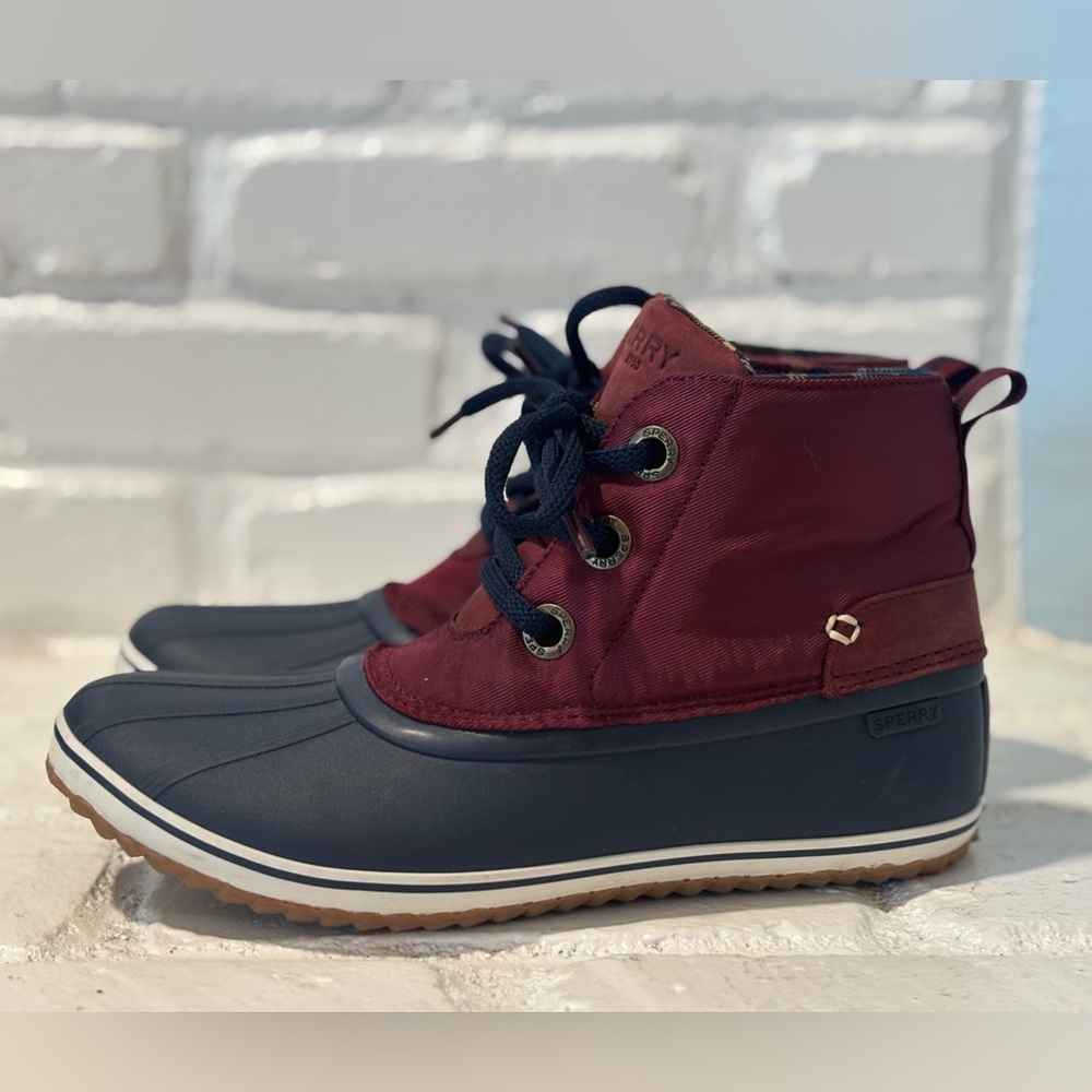 Sperry Top-Sider Schooner 3-Eye Duck Boots, Women’s size 7.5  Cordovan/Navy